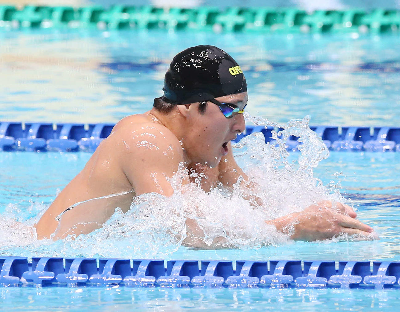 男子400メートル個人メドレー決勝で力泳する瀬戸（撮影・宮地輝）