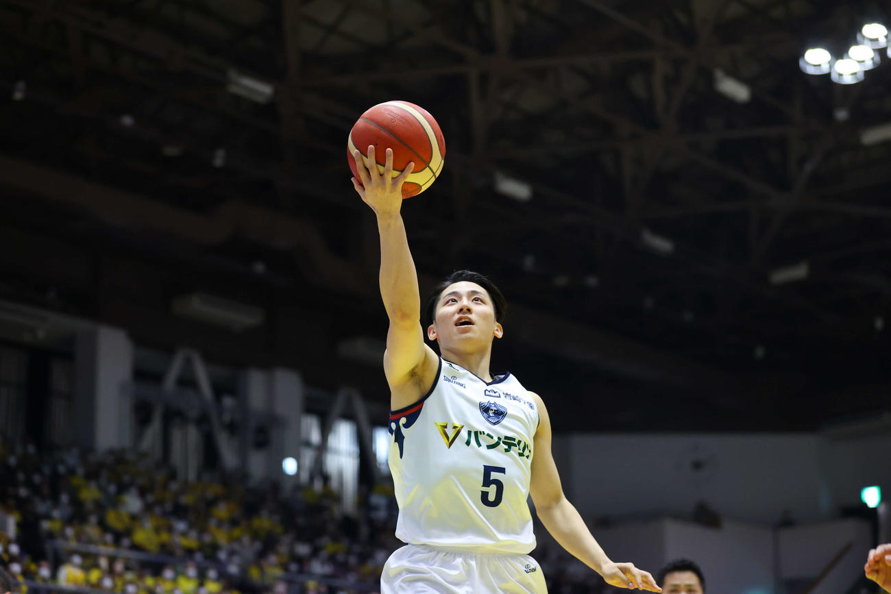 宇都宮対横浜　キャリアハイの32得点と大活躍した横浜河村勇輝（コピーライトBLEAGUE）