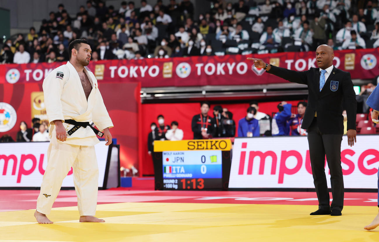 男子100キロ級の初戦で反則負けとなったウルフ・アロン（撮影・足立雅史）