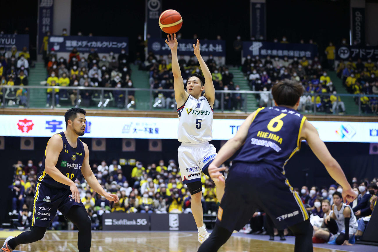宇都宮対横浜　2日連続30得点以上、キャリアハイを34得点に更新した横浜河村勇輝（コピーライトBLEAGUE）