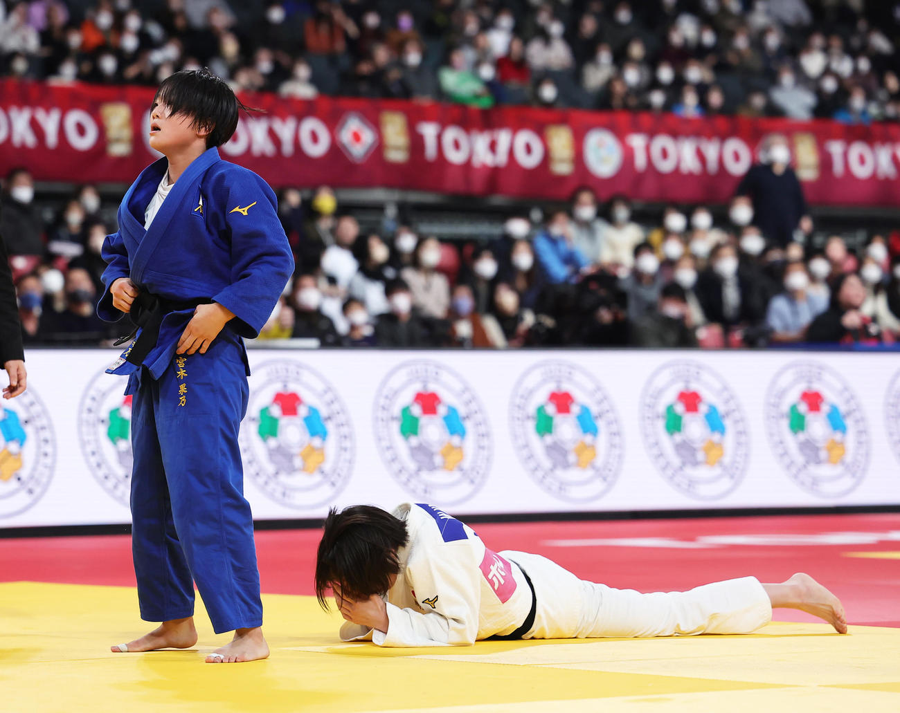 女子48キロ級準決勝で宮木（左）は古賀を破り決勝進出を決める（撮影・足立雅史）