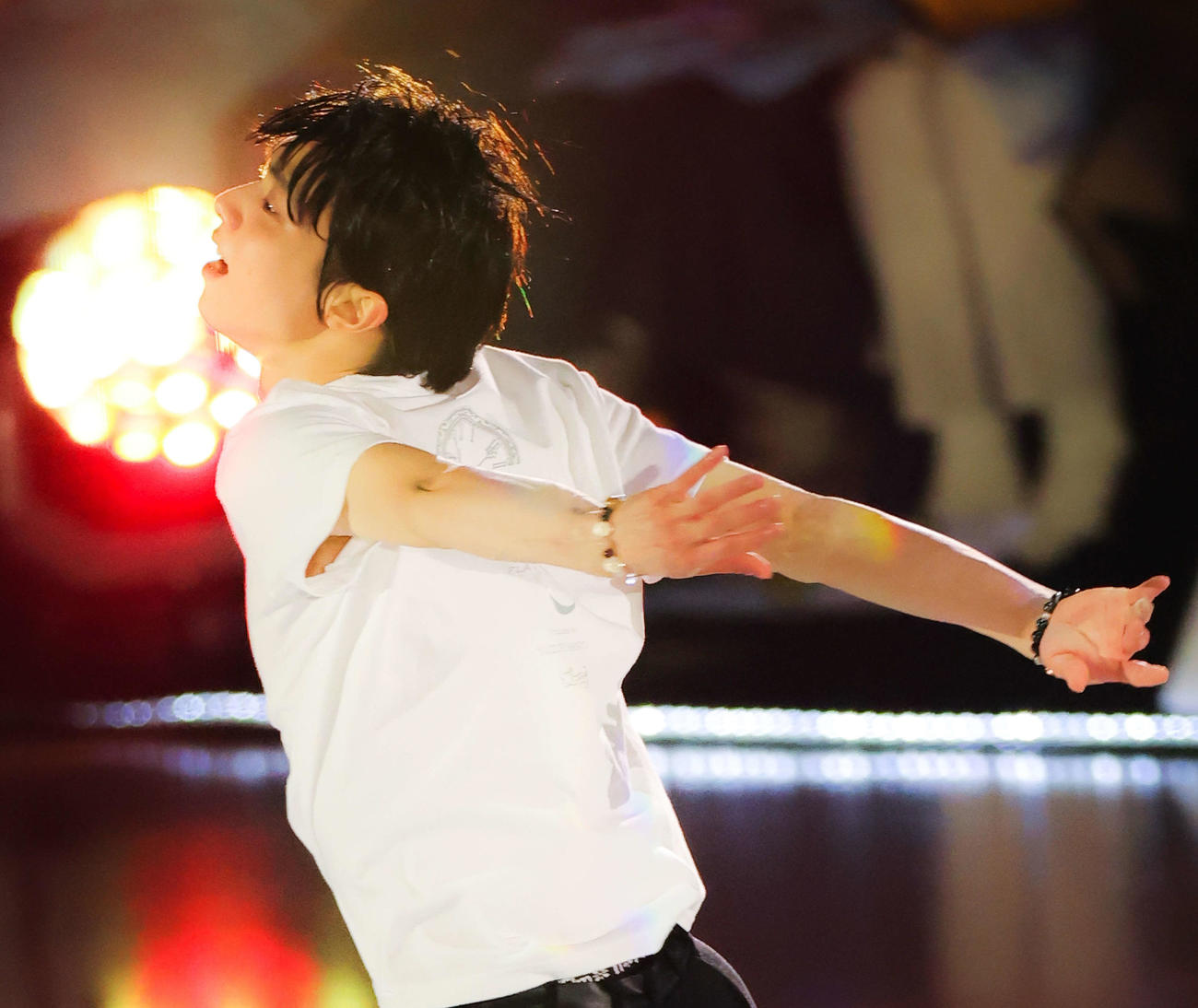 アイスショーのアンコールで華麗に舞う羽生結弦さん（撮影・河田真司）
