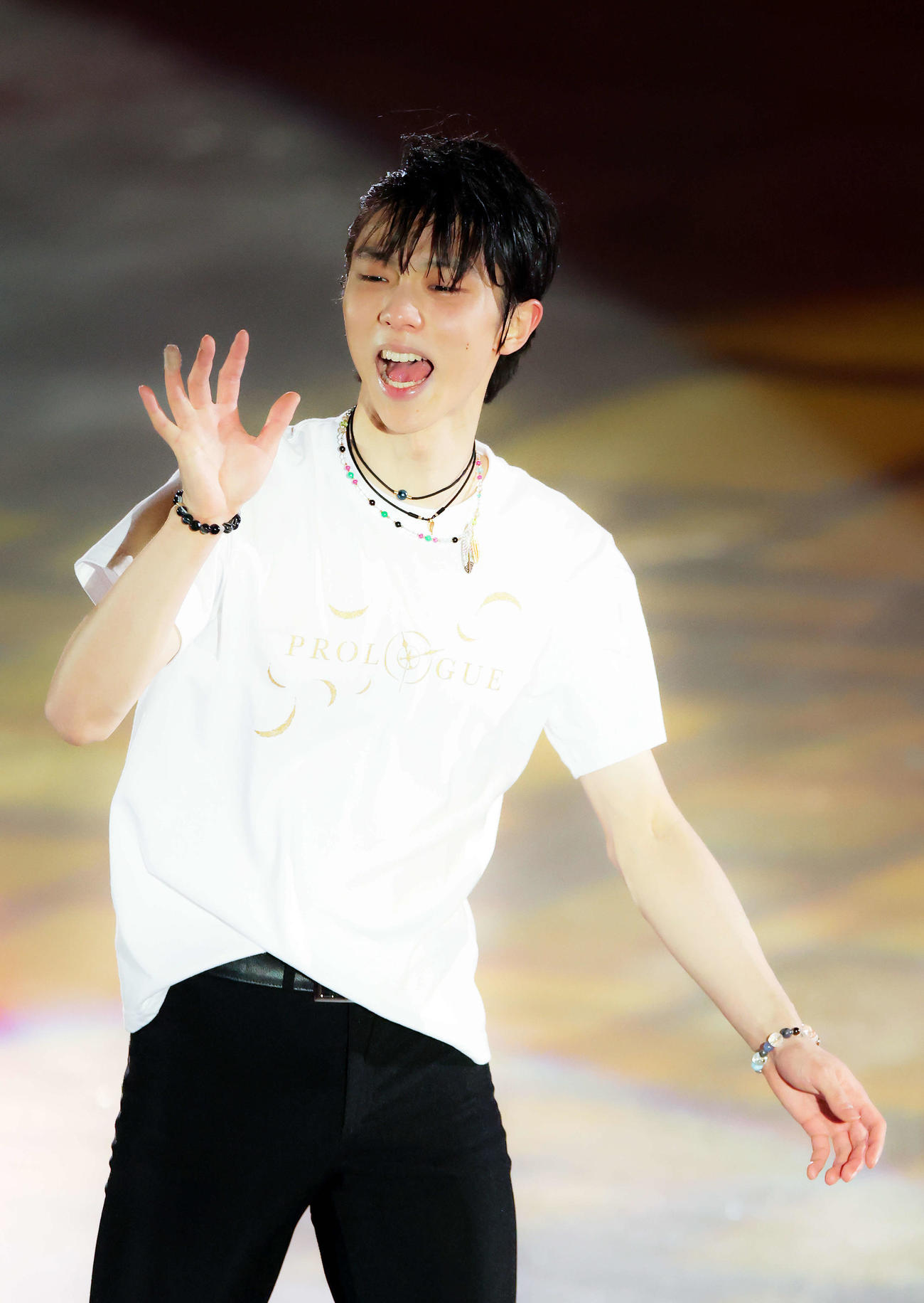 「プロローグ」千秋楽を終え、観客の拍手に応える羽生結弦さん（撮影・河田真司）