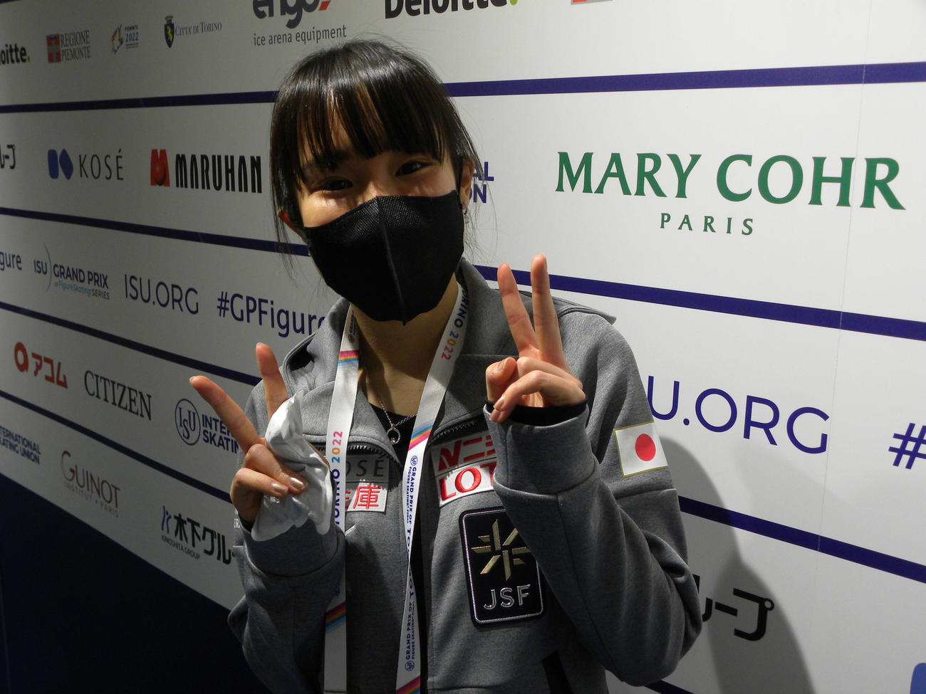 グランプリ（GP）ファイナルの公式練習後に笑顔を見せる三原舞依（撮影・松本航）
