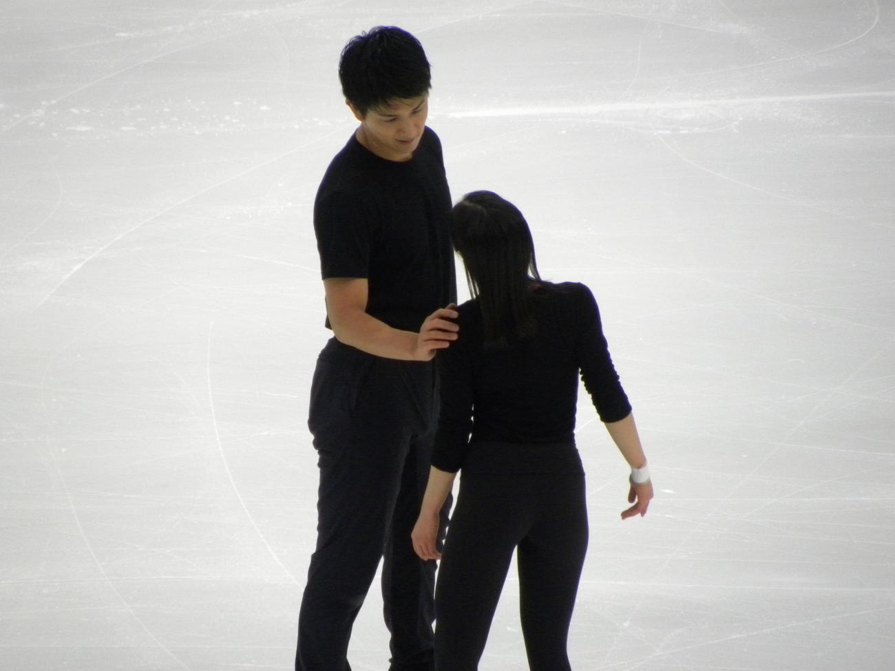 グランプリ（GP）ファイナルの公式練習に臨んだ三浦璃来（右）木原龍一組（撮影・松本航）