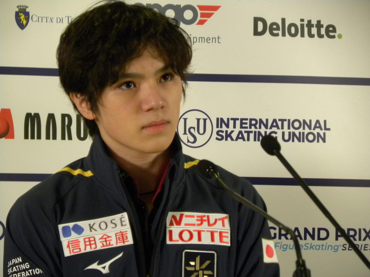 男子SPで首位に立ち、記者会見で思いを語る宇野昌磨（撮影・松本航）