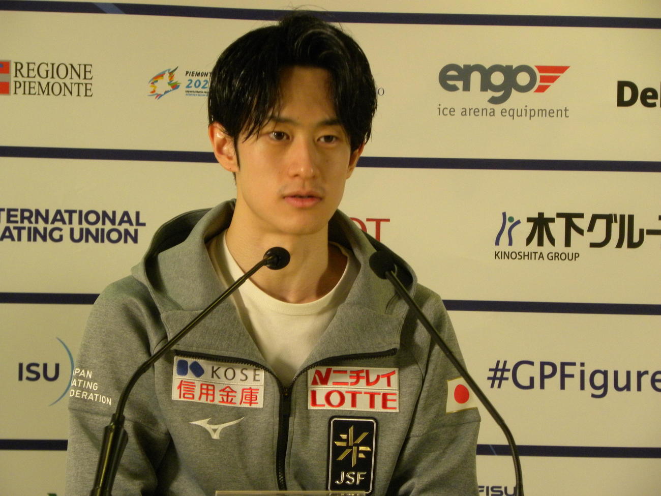 男子SPで2位となり、記者会見で思いを語る山本草太（撮影・松本航）