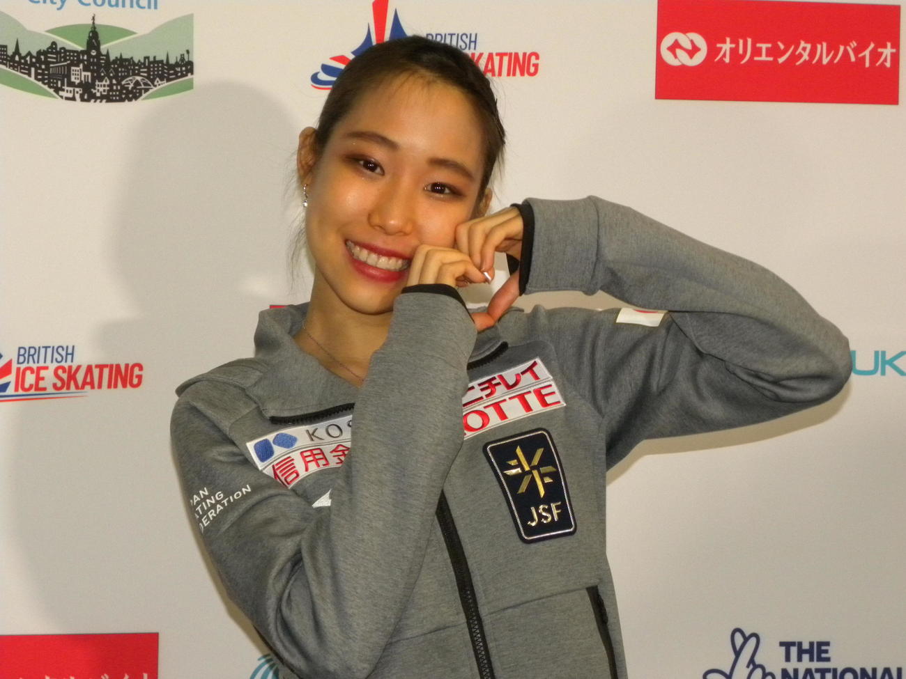 笑顔を見せる三原舞依（2022年11月13日撮影）