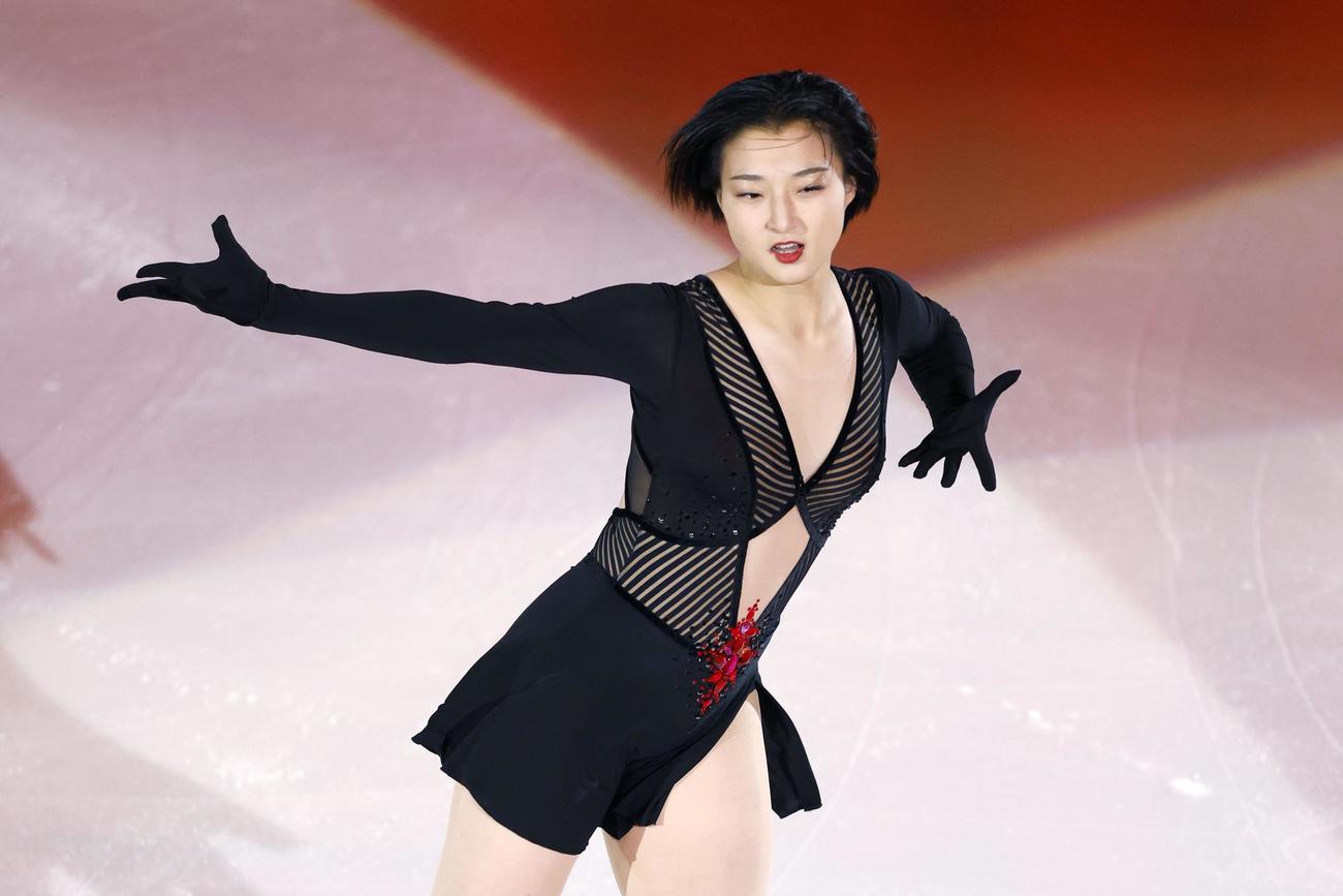 エキシビションで演技する坂本花織