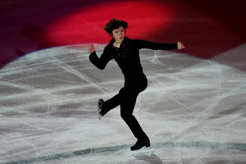 エキシビションで演技する宇野昌磨（ロイター）