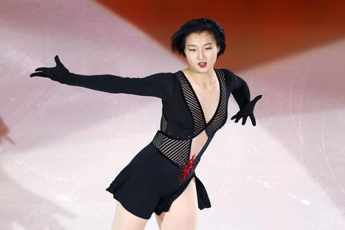 エキシビションで演技する坂本花織