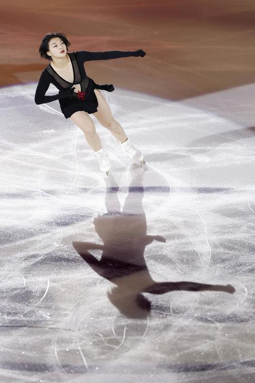 エキシビションで演技する坂本花織
