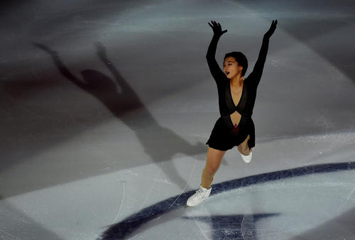 エキシビションで演技する坂本花織（ロイター）