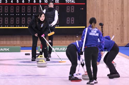 準決勝カナダ戦で指示を出す藤沢五月（C）軽井沢国際 2022_H.Ide
