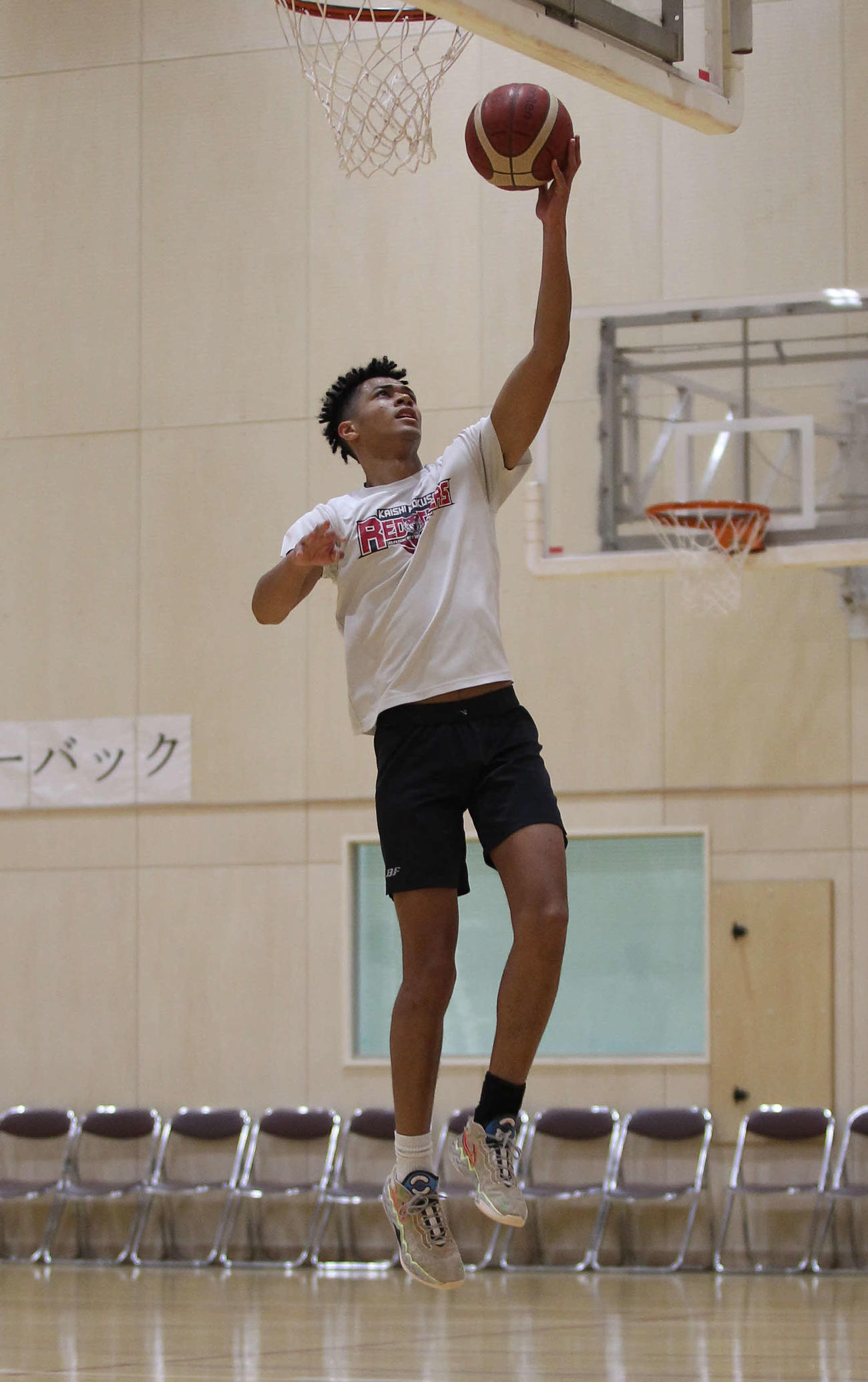 シュートするSF介川