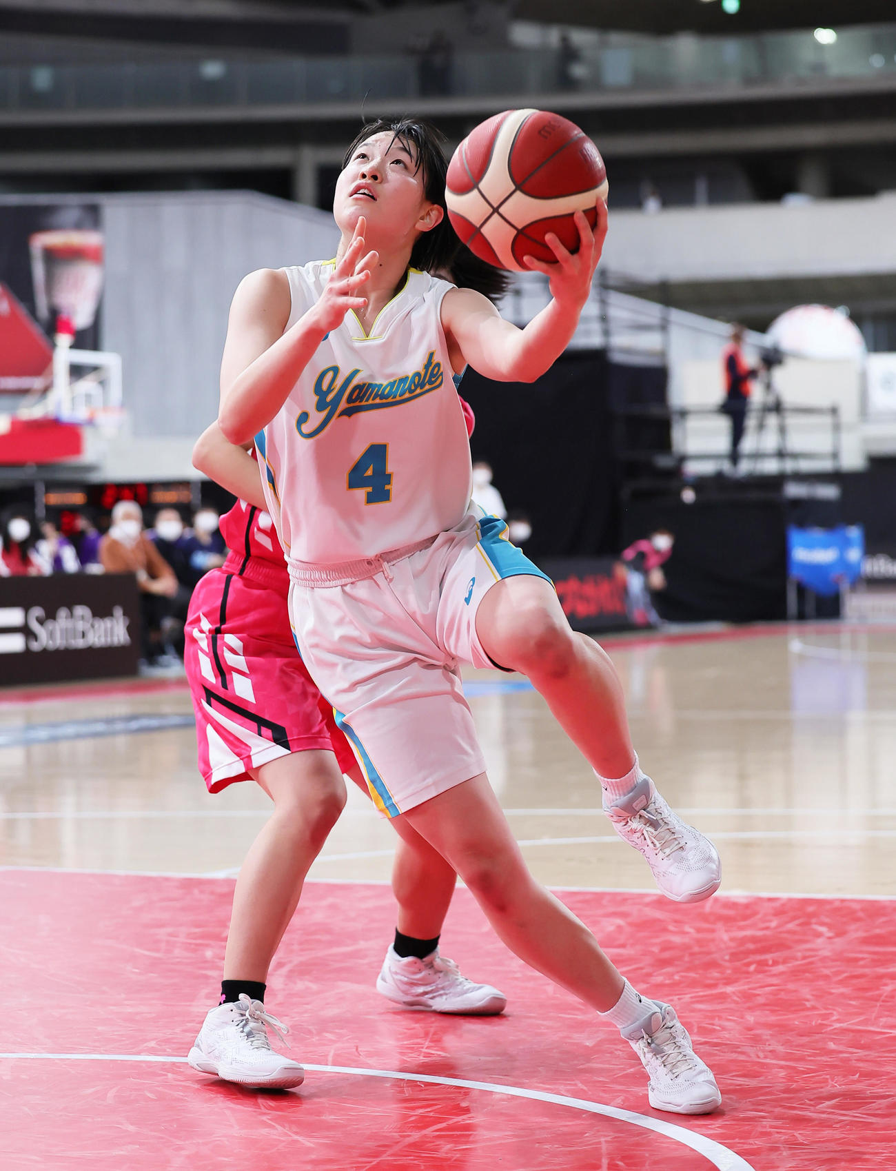 札幌山の手対済美　第1Q、シュートを決める札幌山の手・森岡（撮影・足立雅史）