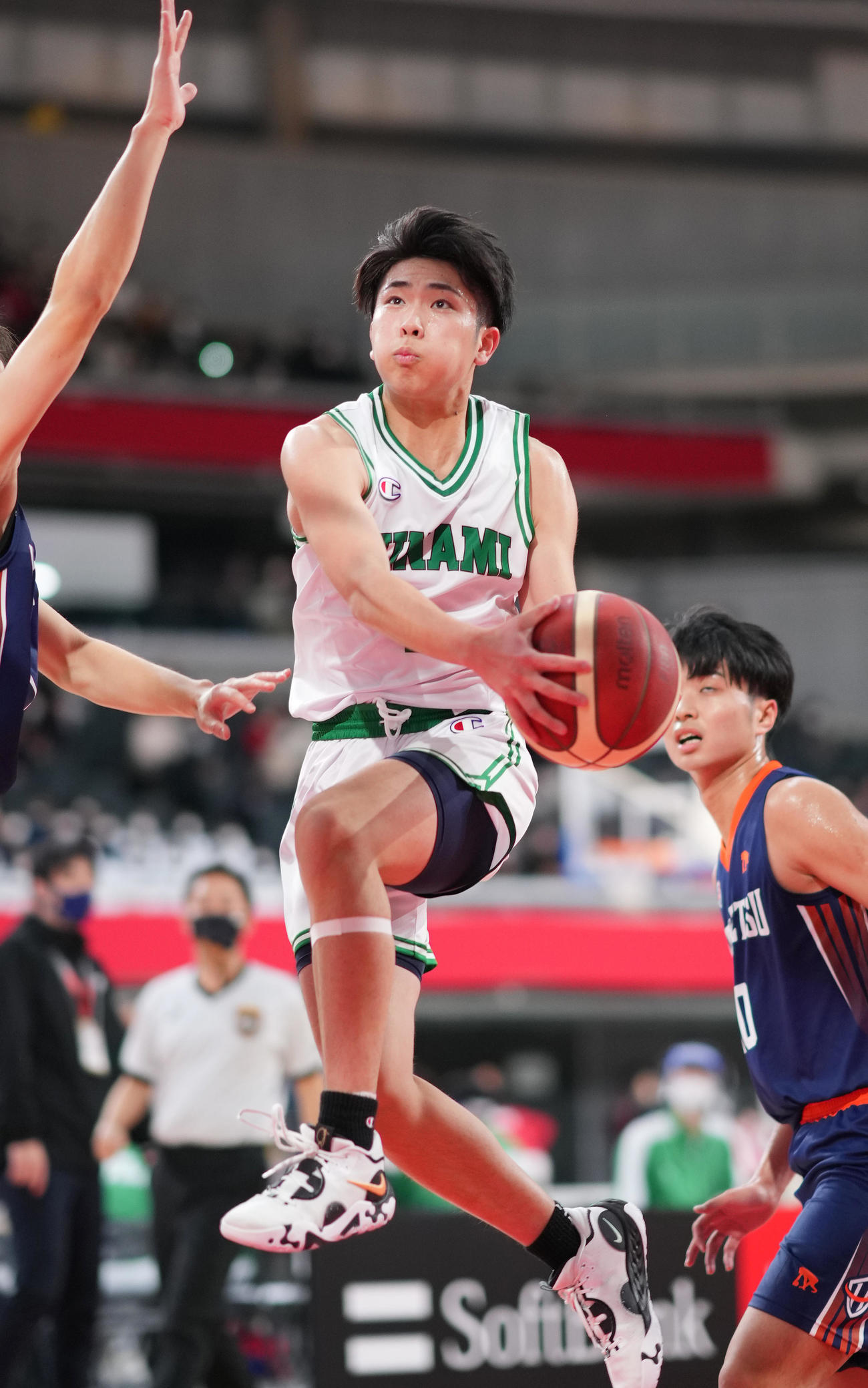 福島南対北越　第2Q、シュートを放つ福島南・菅野（撮影・菅敏）