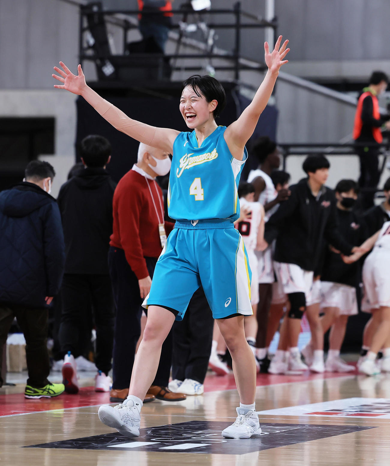 明星学園対札幌山の手　勝利し笑顔を見せる札幌山の手・森岡（撮影・足立雅史）