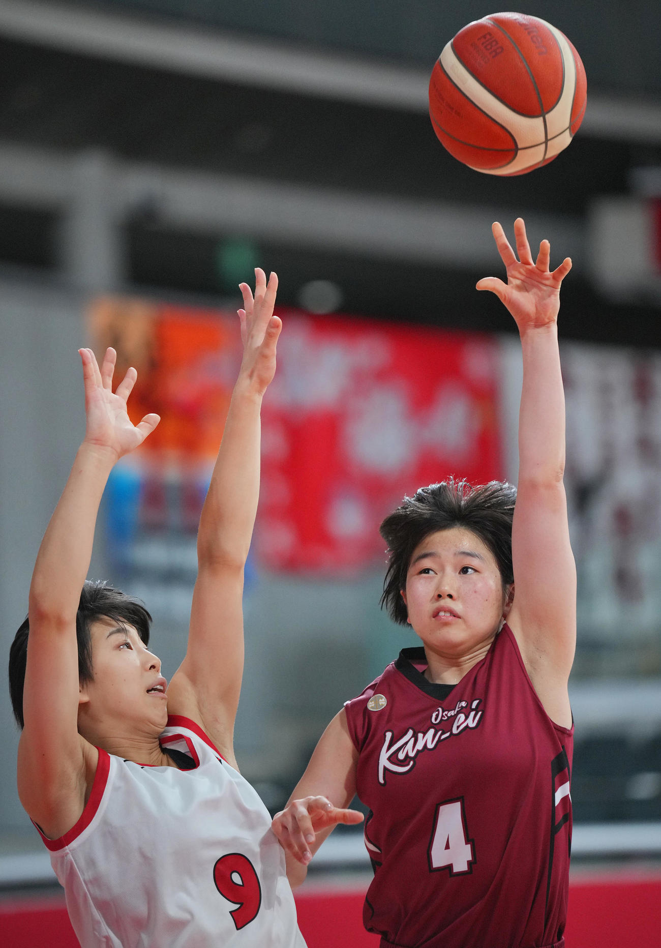 岐阜女子対大阪薫英　シュートを放つ大阪薫英・都野（右）（撮影・垰建太）