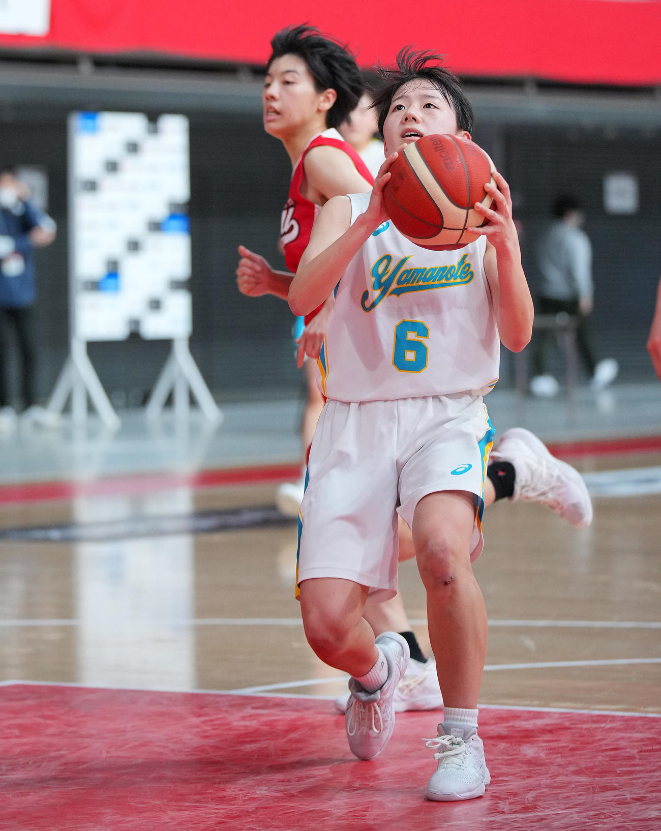 札幌山の手対千葉経大付　第4Q、ゴール前に切り込む札幌山の手・野原（撮影・垰建太）