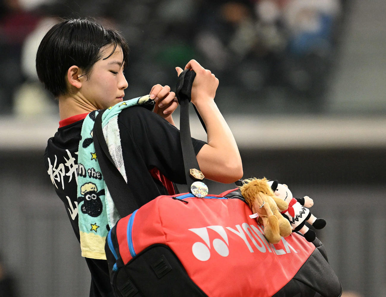女子シングルス1回戦を突破し引き揚げる宮崎（撮影・滝沢徹郎）