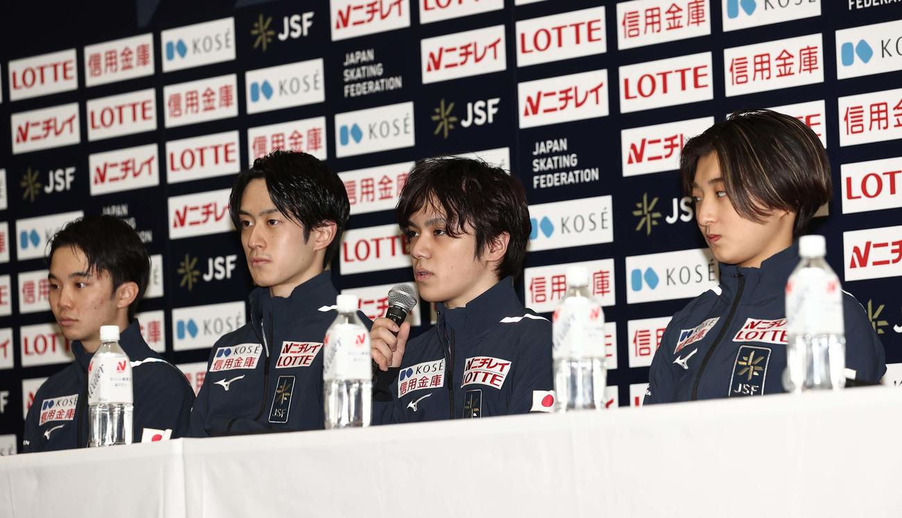 22年12月25日、世界フィギュアメンバー会見で話す宇野昌磨