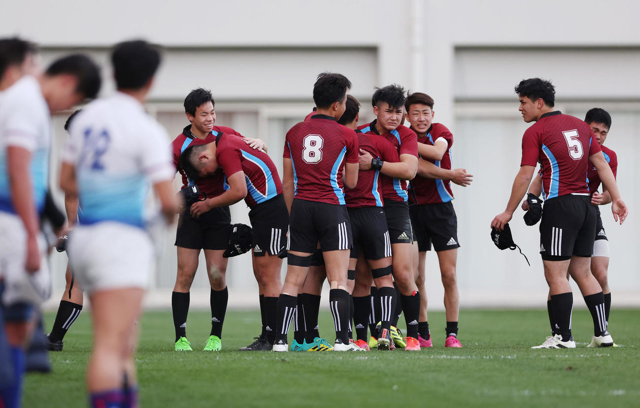 高松北対大分東明　大分東明に大敗し悔しがる高松北の選手たち（撮影・前田充）