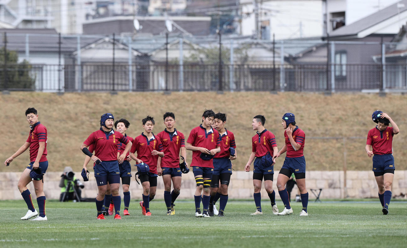 倉吉東対高鍋　高鍋に敗れ、がっくりとする倉吉東フィフティーン（撮影・上山淳一）