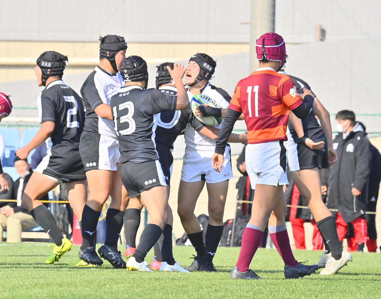 倉敷対城東　後半終了間際、自陣からつないだ倉敷は最後代わって入った高比良が走りきり左中間にトライを奪う（撮影・和賀正仁）