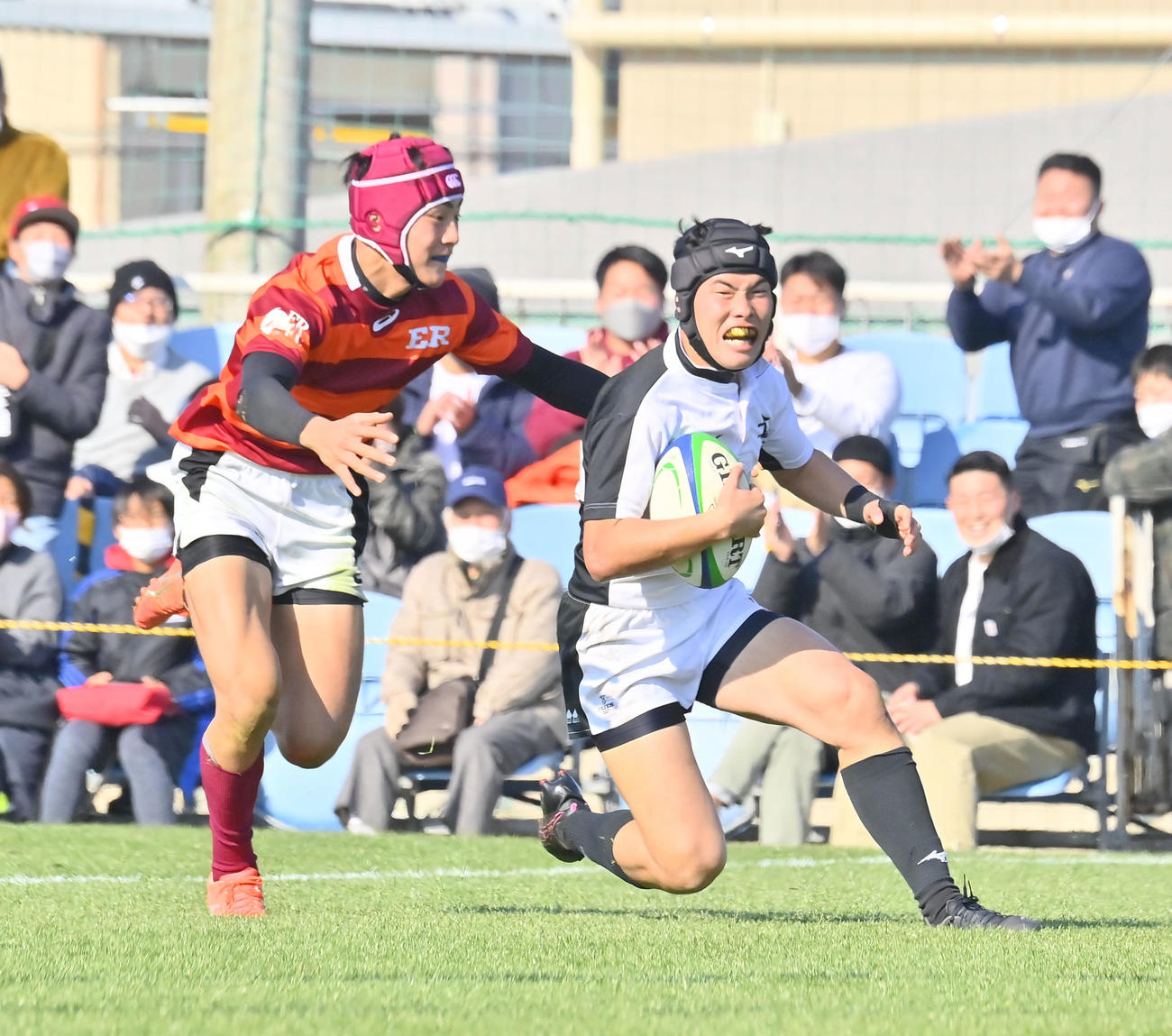 倉敷対城東　後半終了間際、自陣からつないだ倉敷は最後代わって入った高比良が走りきり左中間にトライを奪う（撮影・和賀正仁）