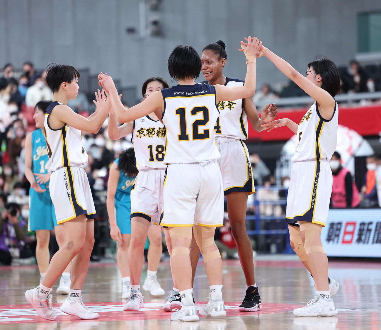 京都精華学園対札幌山の手　札幌山の手に勝利し女子優勝を決める京都精華学園（撮影・河田真司）