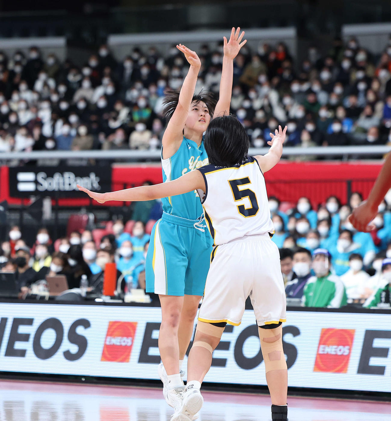 京都精華学園対札幌山の手　第1Q、シュートを放つ札幌山の手・森岡（撮影・河田真司）