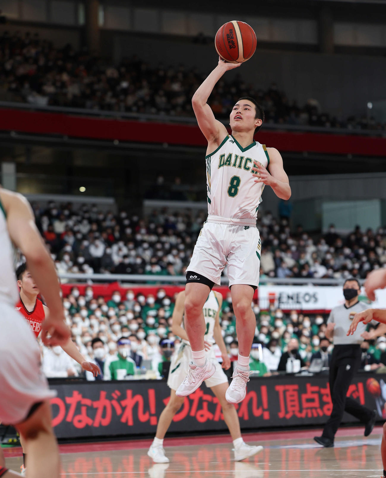 福岡第一対開志国際　第1Q、シュートを放つ福岡第一・轟（撮影・河田真司）