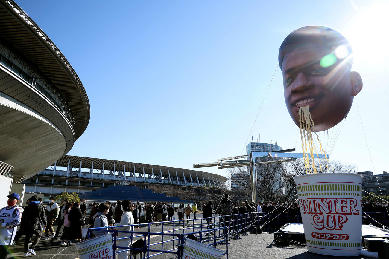 「SoftBankウィンターカップ第75回バスケットボール全国高校選手権」男子決勝が行われる東京体育館周辺（撮影・河田真司）