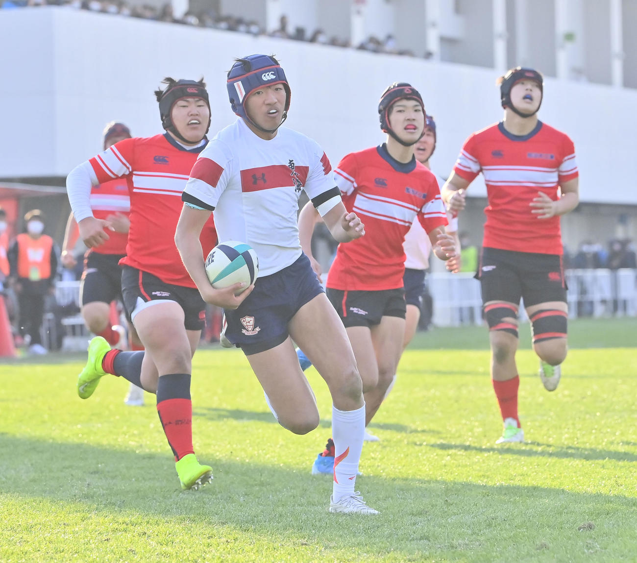 東海大相模対加治木工　後半、ハーフウエーラインからボールをつないだ東海大相模はWTB松岡拓斗が右中間にトライを奪う（撮影・和賀正仁）