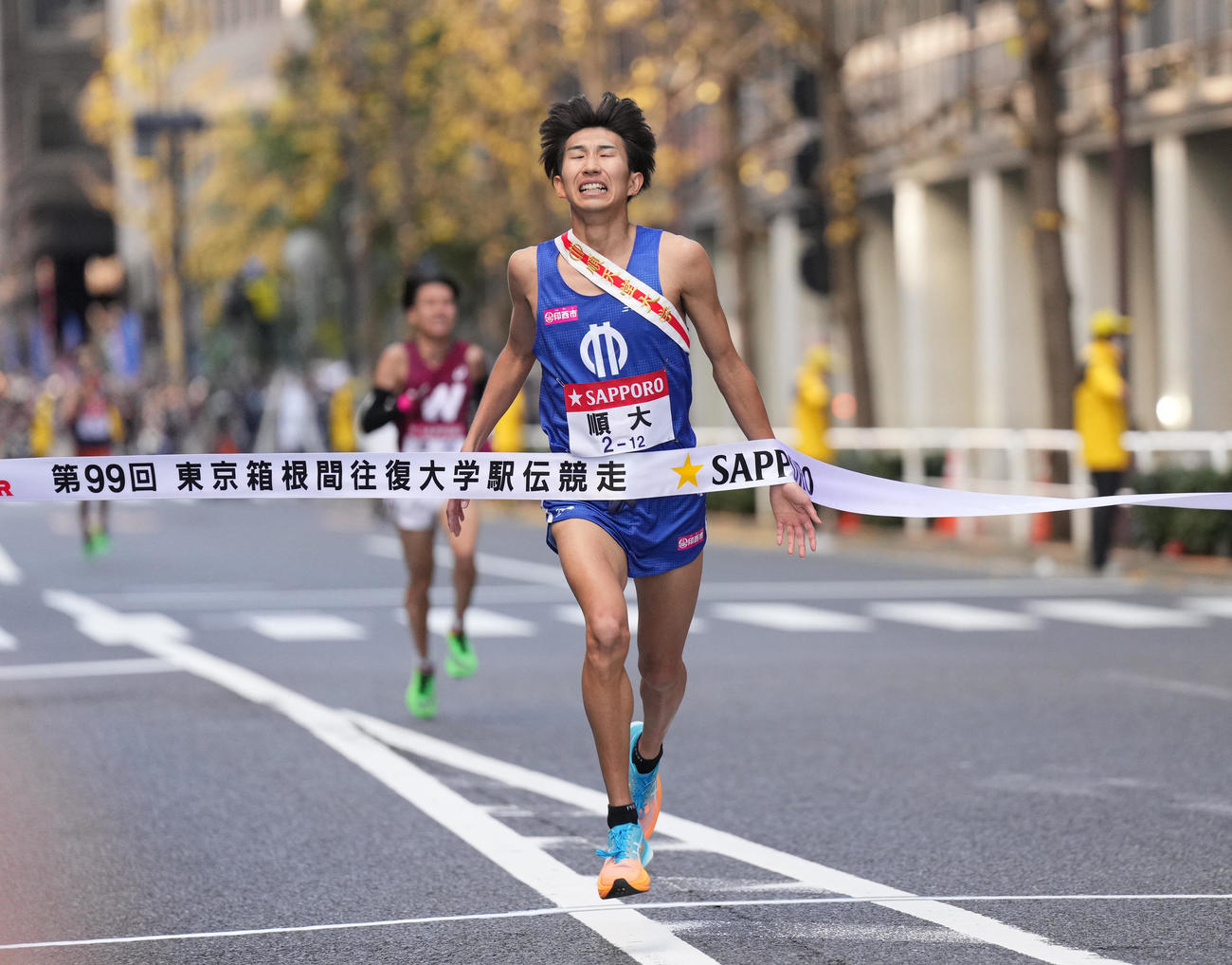 5位でゴールする順大10区西沢（撮影・菅敏）
