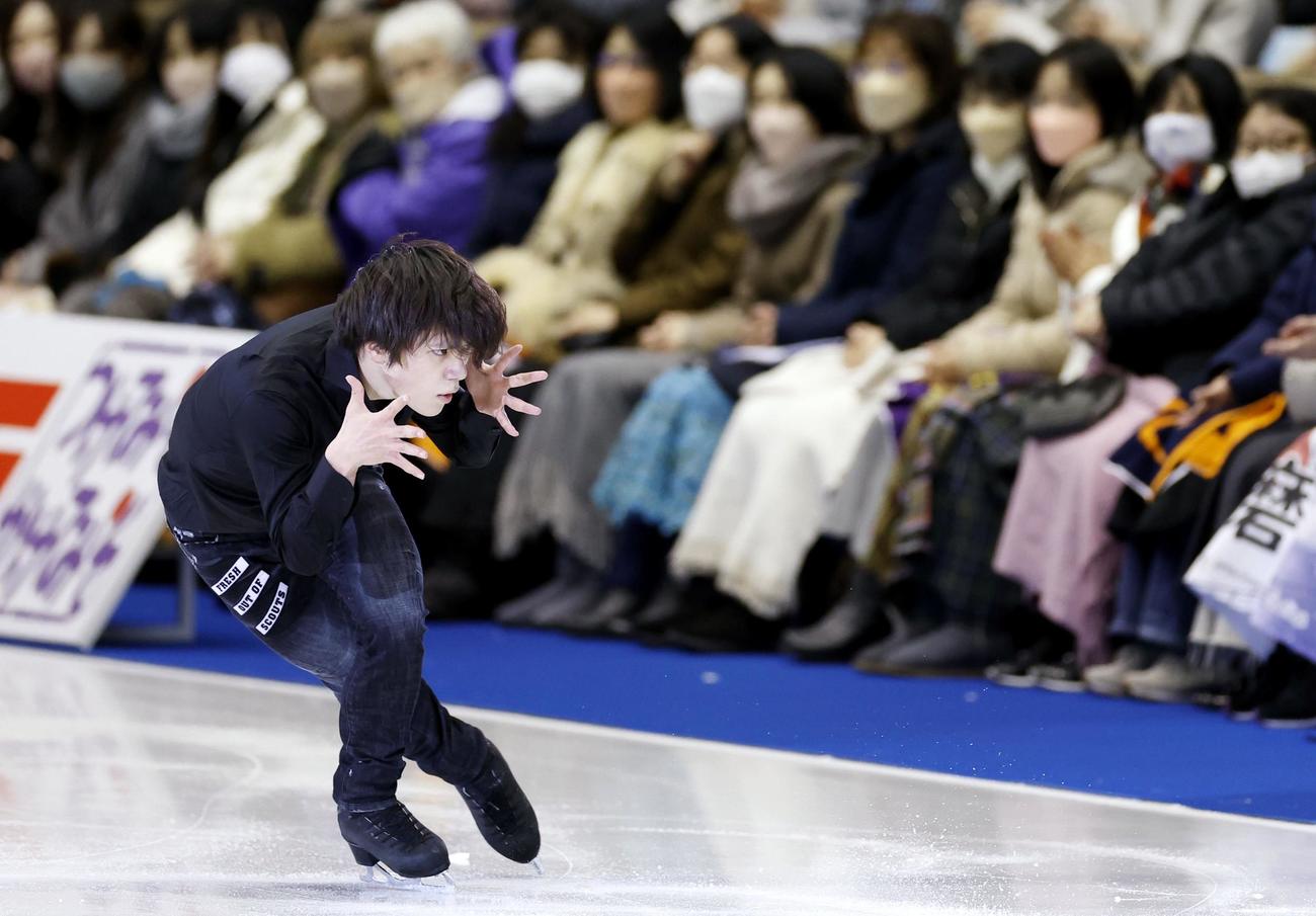 演技する宇野昌磨（共同）