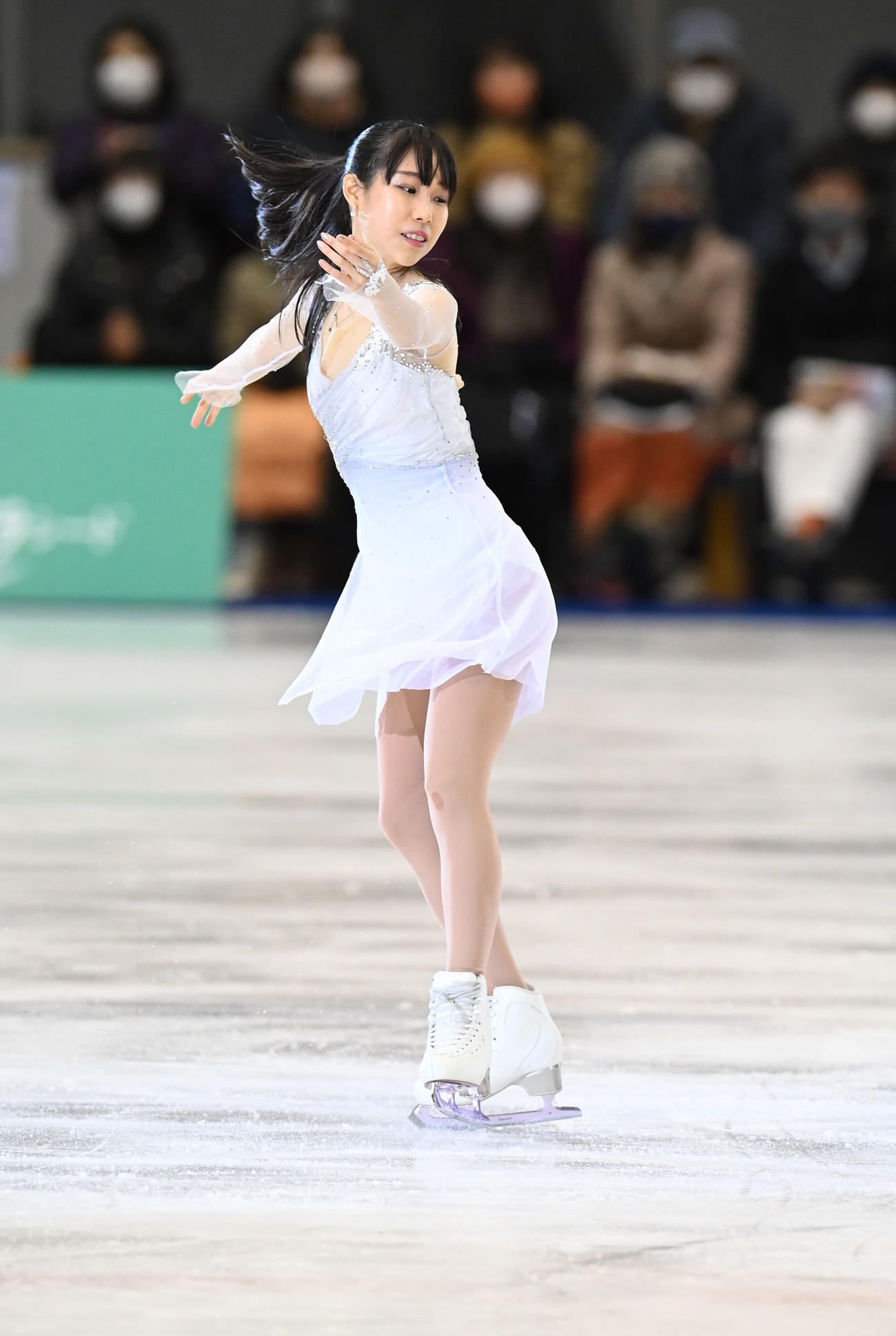 華麗な演技を披露する三原舞依（撮影・森本幸一）