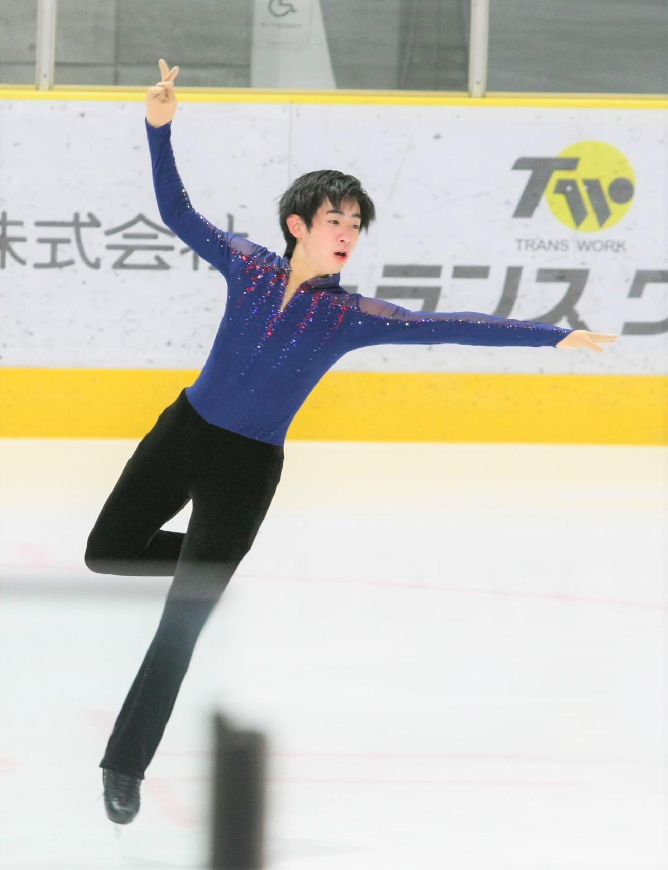 フリーで力強い演技を披露する壷井（撮影・藤塚大輔）