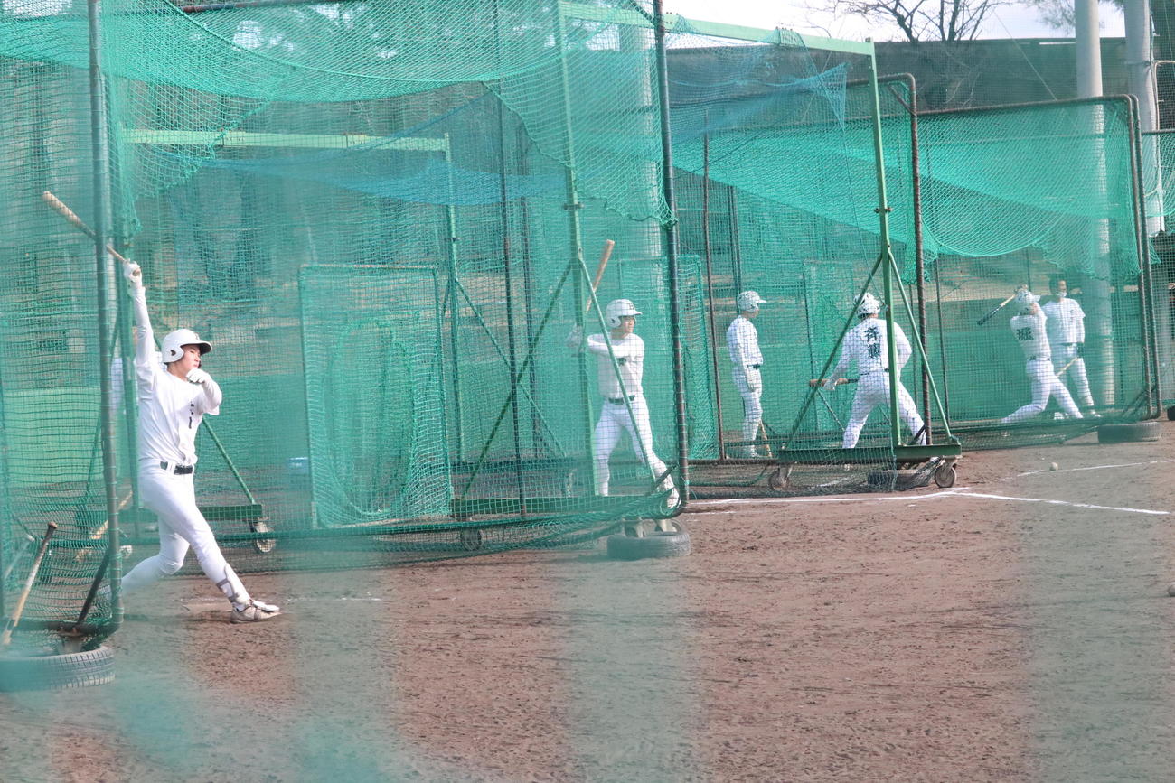 23年本格始動した報徳学園ナイン（撮影・林亮佑）