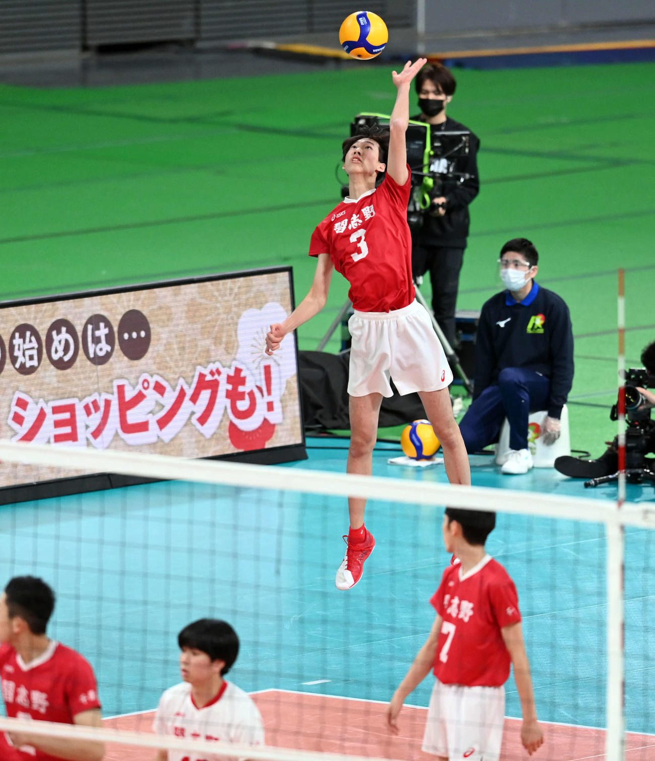習志野対駿台学園　サーブを放つ習志野・小田（撮影・たえ見朱実）