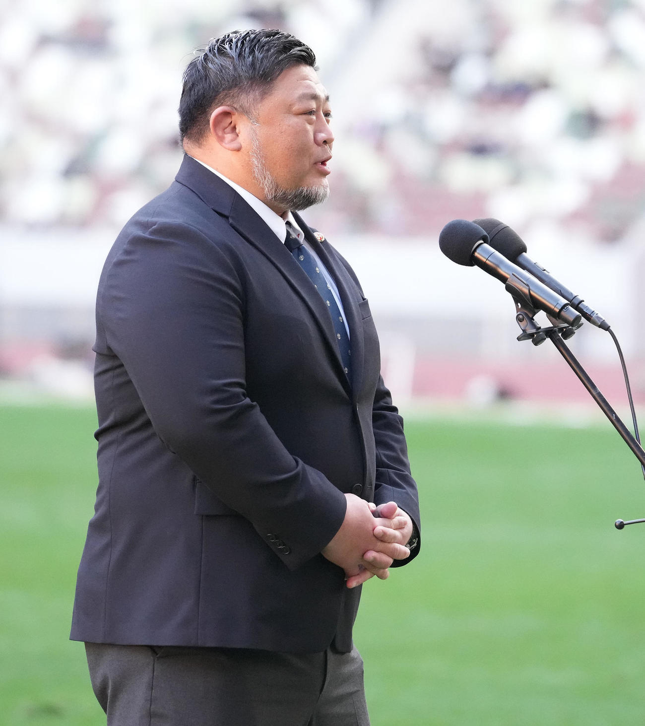 連覇し、インタビューを受ける帝京大・相馬監督（撮影・鈴木みどり）