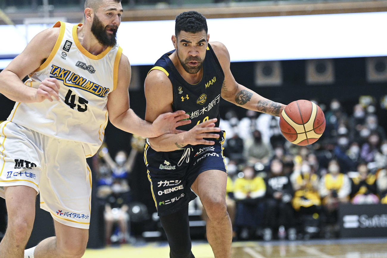宇都宮対仙台　ドライブで切り込む宇都宮スコット（C）B.LEAGUE