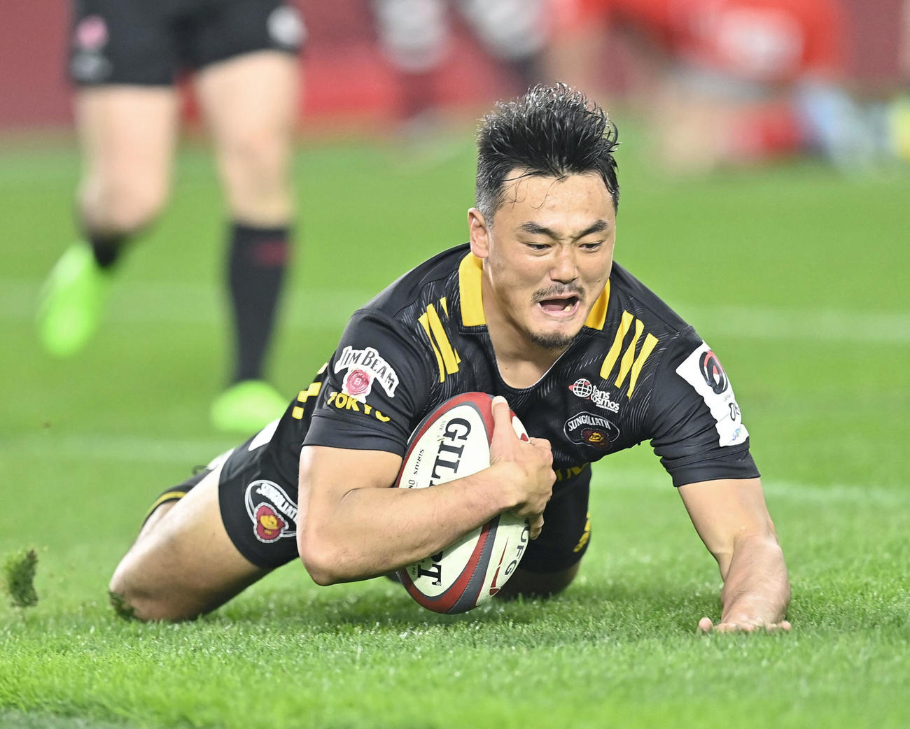 神戸―東京SG　前半、トライを決める東京SG・尾崎（共同）