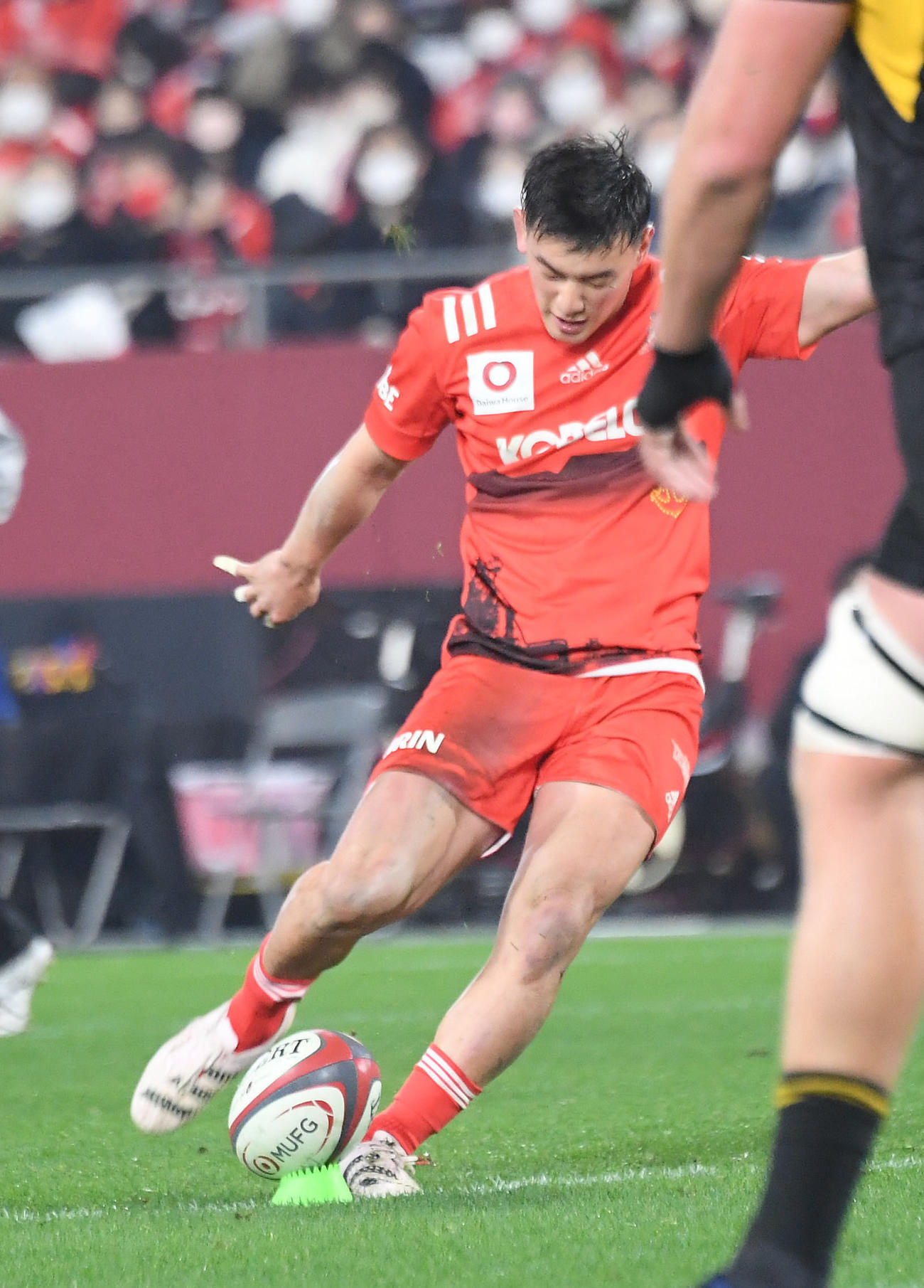 神戸対東京SG　前半、PGを決める神戸SO李（撮影・滝沢美穂子）