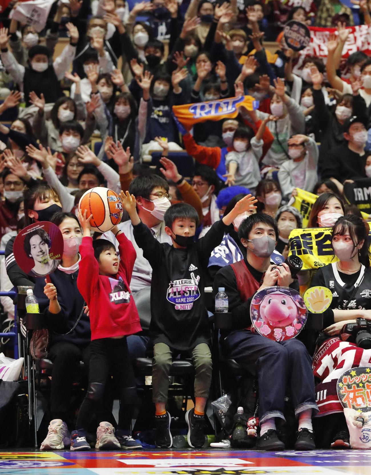 3年ぶりの開催となったBリーグのオールスター戦で盛り上がる観客