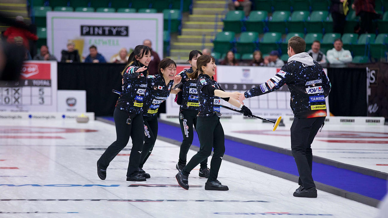 優勝したロコ・ソラーレ(C)Anil Mungal／Grand Slam of Curling