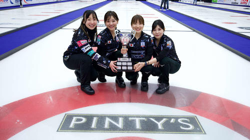 優勝したロコ・ソラーレ(C)Anil Mungal／Grand Slam of Curling