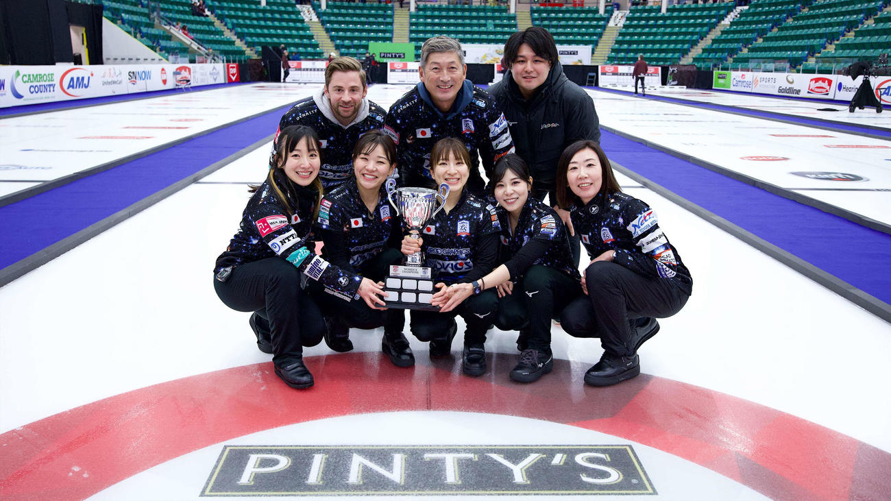 優勝したロコ・ソラーレ（C）Anil Mungal／Grand Slam of Curling