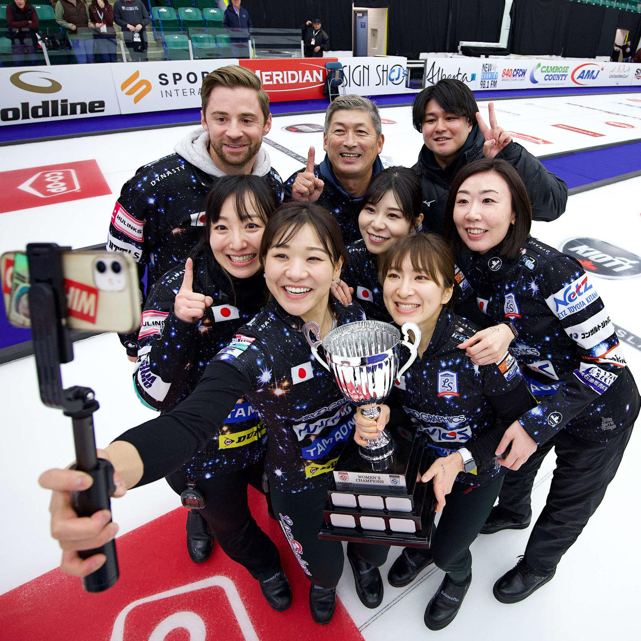 優勝したロコ・ソラーレ（C）Anil Mungal／Grand Slam of Curling